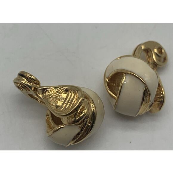 Vintage Mixed Lot 8 Pairs Clip On Earrings Monet Trifari Vendome Plus Read - Picture 13 of 14